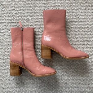 INTENTIONALLY BLANK Boots Size 7